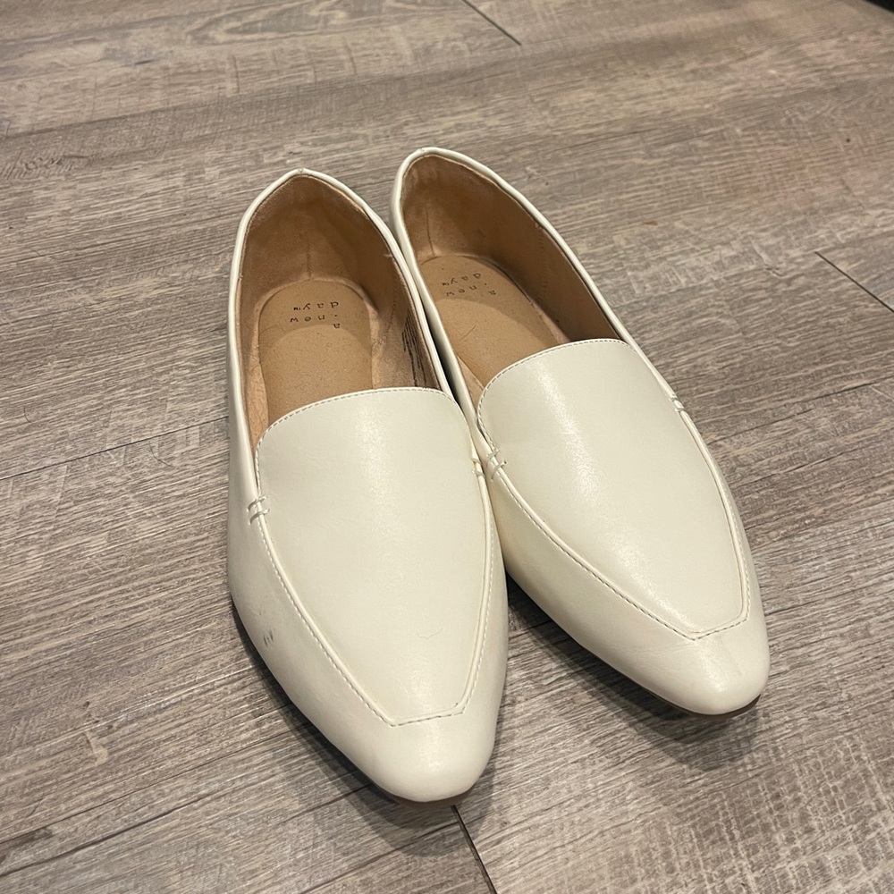 a new day Cream Women's Loafers